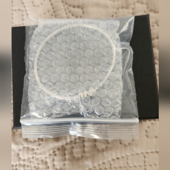 NWOT Tory Burch Eleanor Hinged 18K Plated Bracelet - Picture 3 of 4